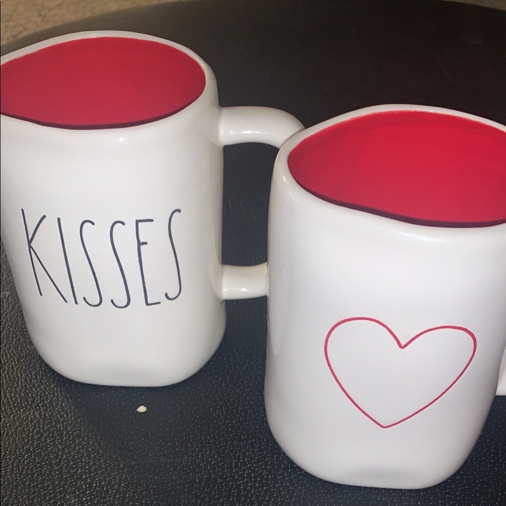 RAE DUNN KISSES & HEART MUG SET